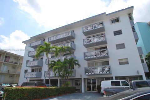 Condo in Miami Beach, Florida, 1 bedroom  № 1357282 - photo 1