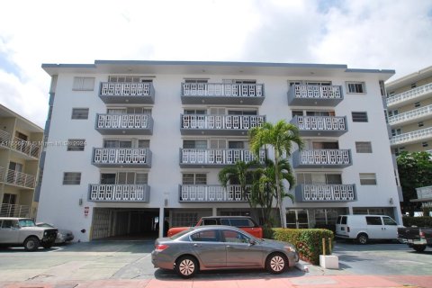 Condominio en alquiler en Miami Beach, Florida, 1 dormitorio, 72.46 m2 № 1357282 - foto 2