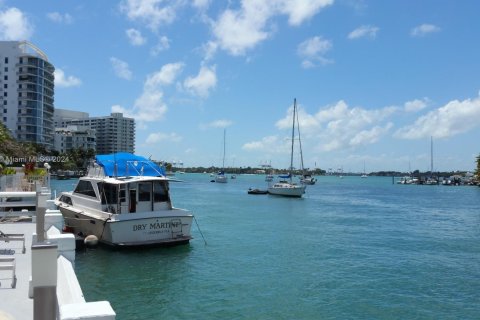 Condo in Miami Beach, Florida, 1 bedroom  № 1357282 - photo 23