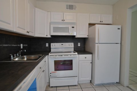 Condo in Miami Beach, Florida, 1 bedroom  № 1357282 - photo 15