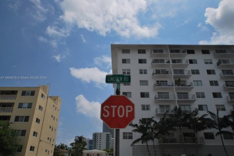 Condo in Miami Beach, Florida, 1 bedroom  № 1357282 - photo 19