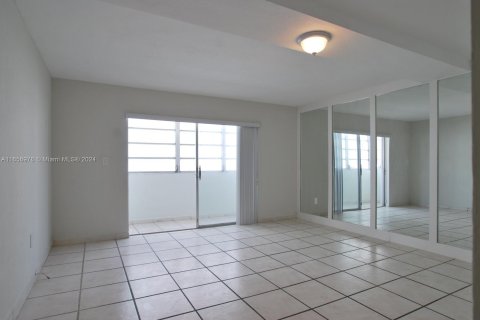 Condominio en alquiler en Miami Beach, Florida, 1 dormitorio, 72.46 m2 № 1357282 - foto 7