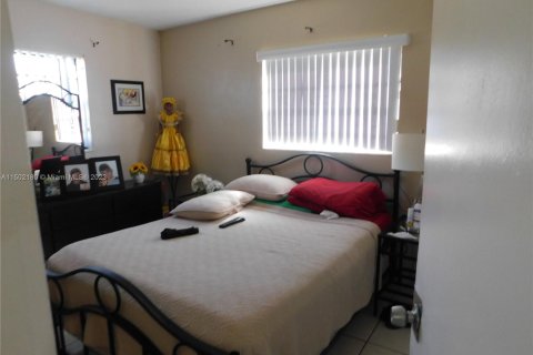 Купить виллу или дом в Майами-Гарденс, Флорида 4 спальни, № 909559 - фото 20