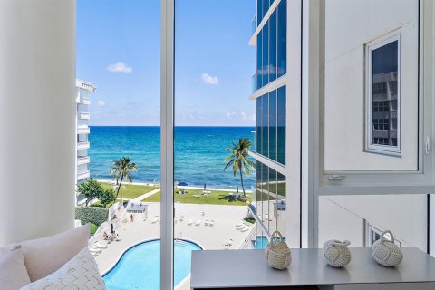 Condo in Palm Beach, Florida, 3 bedrooms in 3550 SOUTH OCEAN  № 284244 - photo 12