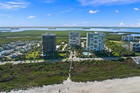 Condo in Hutchinson Island South, Florida, 2 bedrooms  № 1370113 - photo 27