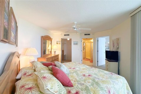 Condo in Hutchinson Island South, Florida, 2 bedrooms  № 1370113 - photo 13