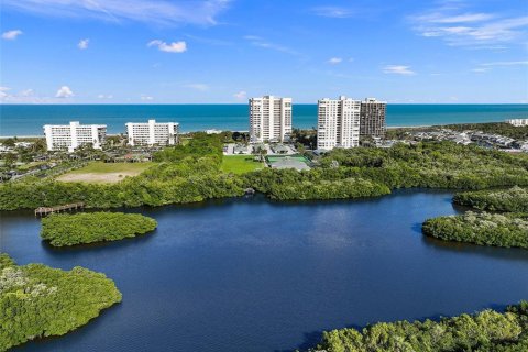 Condo in Hutchinson Island South, Florida, 2 bedrooms  № 1370113 - photo 29