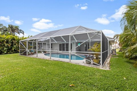 House in Hutchinson Island South, Florida 3 bedrooms, 169.36 sq.m. № 1159465 - photo 13
