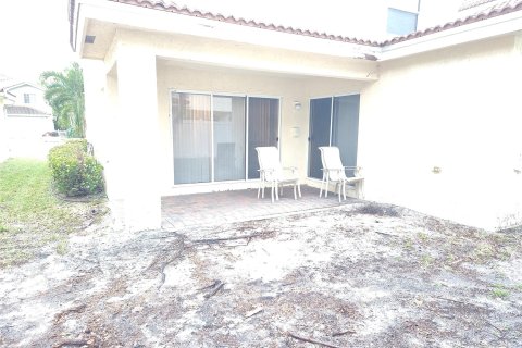 House in West Palm Beach, Florida 3 bedrooms, 199.93 sq.m. № 892146 - photo 1