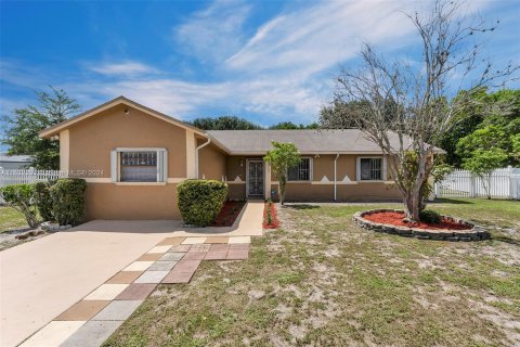 Villa ou maison à vendre à Miami Gardens, Floride: 4 chambres, 172.05 m2 № 1293054 - photo 1