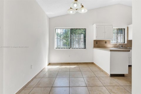 House in Miami Gardens, Florida 4 bedrooms, 172.05 sq.m. № 1293054 - photo 8