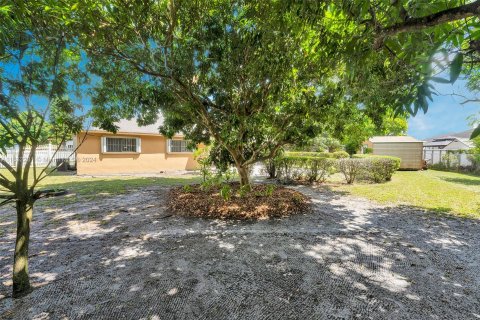 House in Miami Gardens, Florida 4 bedrooms, 172.05 sq.m. № 1293054 - photo 23