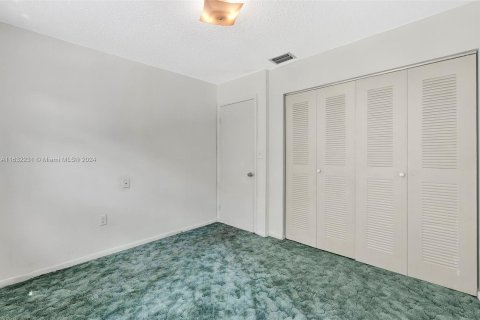 Villa ou maison à vendre à Miami Gardens, Floride: 4 chambres, 172.05 m2 № 1293054 - photo 12