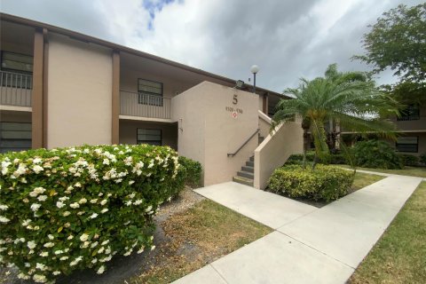 Condo in Tamarac, Florida, 1 bedroom  № 1146719 - photo 9