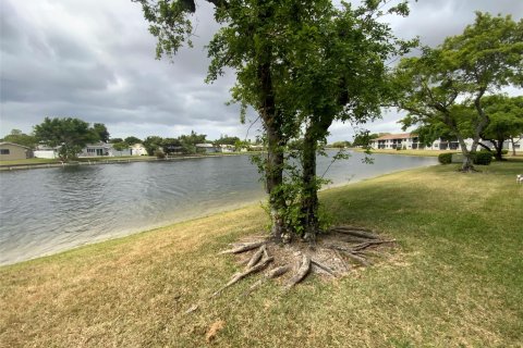 Condo in Tamarac, Florida, 1 bedroom  № 1146719 - photo 6