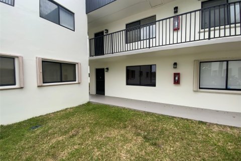 Condo in Tamarac, Florida, 1 bedroom  № 1146719 - photo 19