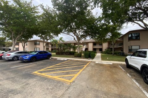 Condo in Tamarac, Florida, 1 bedroom  № 1146719 - photo 7