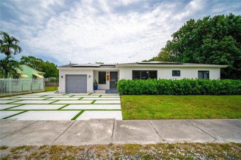 House in Miami, Florida 3 bedrooms, 105.72 sq.m. № 1290545 - photo 28