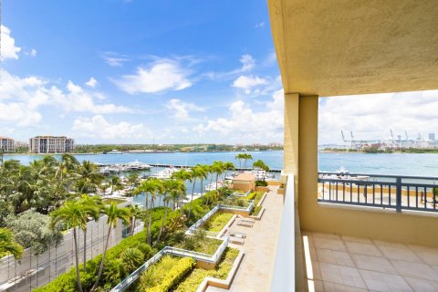 Copropriété à vendre à Miami Beach, Floride: 2 chambres, 104.98 m2 № 1290544 - photo 14