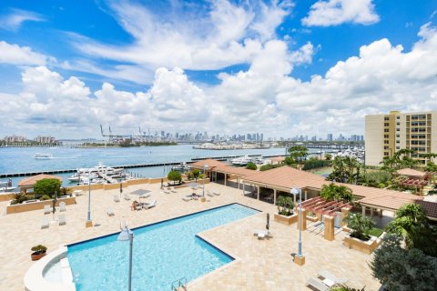 Copropriété à vendre à Miami Beach, Floride: 2 chambres, 104.98 m2 № 1290544 - photo 1