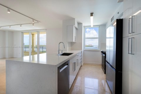 Condo in Miami Beach, Florida, 2 bedrooms  № 1290544 - photo 7