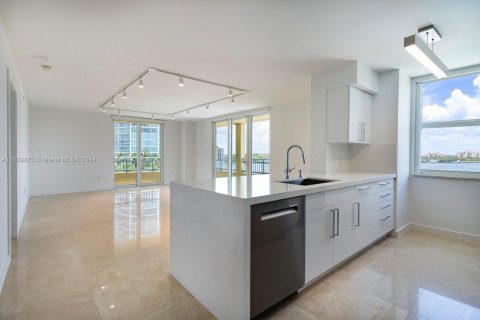 Condominio en venta en Miami Beach, Florida, 2 dormitorios, 104.98 m2 № 1290544 - foto 3