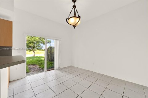 Adosado en venta en Cutler Bay, Florida, 3 dormitorios, 158.4 m2 № 1377167 - foto 6