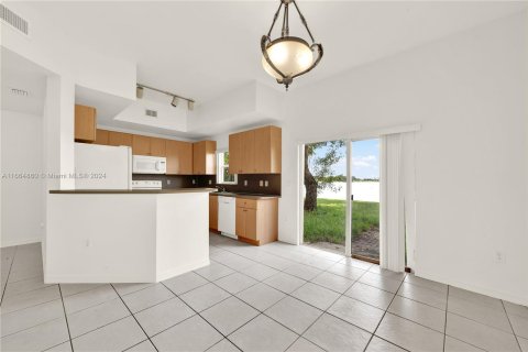 Adosado en venta en Cutler Bay, Florida, 3 dormitorios, 158.4 m2 № 1377167 - foto 7