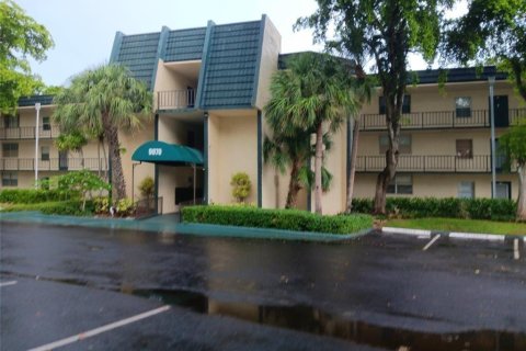 Condo in Tamarac, Florida, 2 bedrooms  № 1175140 - photo 6