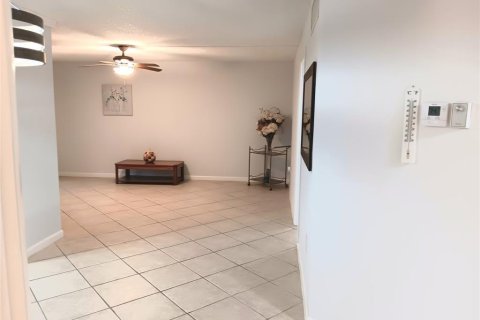 Condo in Tamarac, Florida, 2 bedrooms  № 1175140 - photo 23