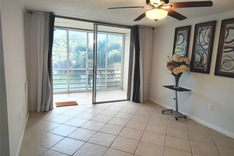 Condo in Tamarac, Florida, 2 bedrooms  № 1175140 - photo 22