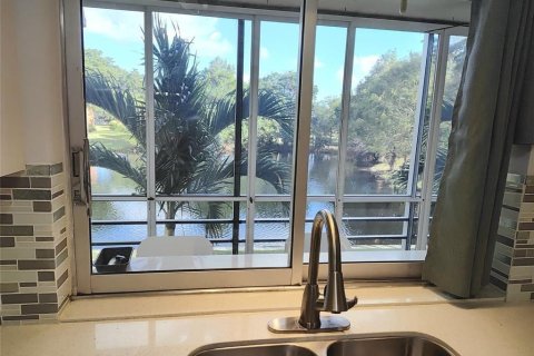 Condo in Tamarac, Florida, 2 bedrooms  № 1175140 - photo 29