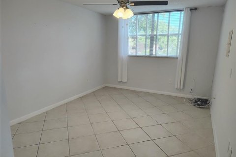 Condo in Tamarac, Florida, 2 bedrooms  № 1175140 - photo 17