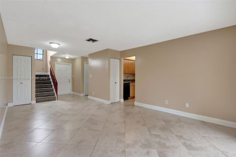 Townhouse in Pembroke Pines, Florida 3 bedrooms, 127.55 sq.m. № 1128312 - photo 7