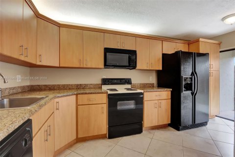 Townhouse in Pembroke Pines, Florida 3 bedrooms, 127.55 sq.m. № 1128312 - photo 8