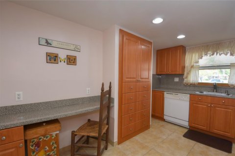 Condo in Sunrise, Florida, 2 bedrooms  № 1155812 - photo 20