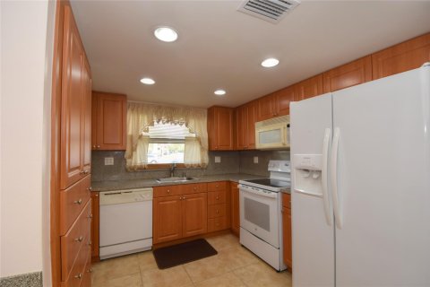 Condo in Sunrise, Florida, 2 bedrooms  № 1155812 - photo 19