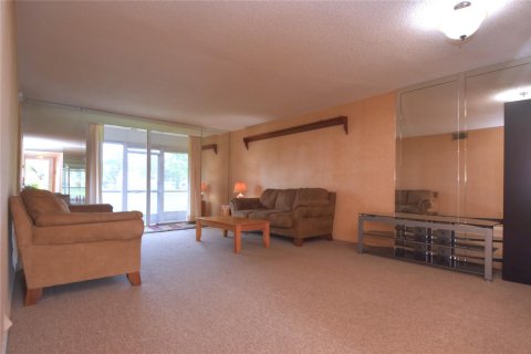 Condo in Sunrise, Florida, 2 bedrooms  № 1155812 - photo 8