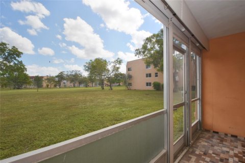 Condo in Sunrise, Florida, 2 bedrooms  № 1155812 - photo 6