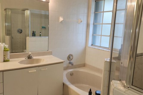 Condo in Fort Lauderdale, Florida, 3 bedrooms  № 954517 - photo 5