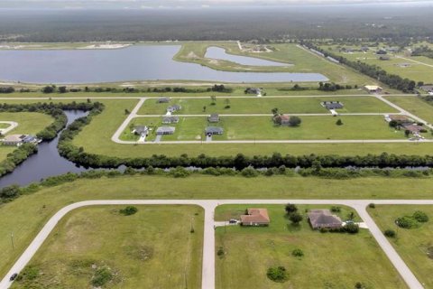 Купить земельный участок в Кейп-Корал, Флорида № 262398 - фото 13