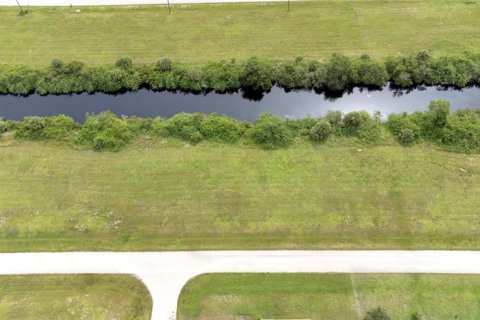 Terrain à vendre à Cape Coral, Floride № 262398 - photo 9