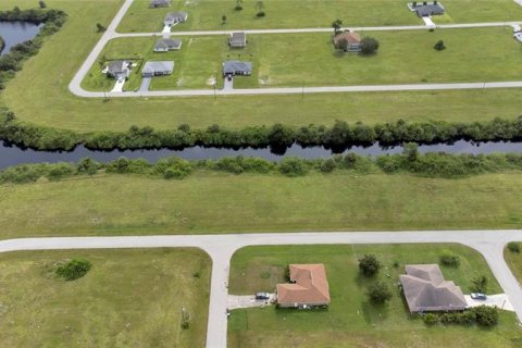 Купить земельный участок в Кейп-Корал, Флорида № 262398 - фото 11