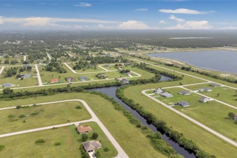 Купить земельный участок в Кейп-Корал, Флорида № 262398 - фото 17