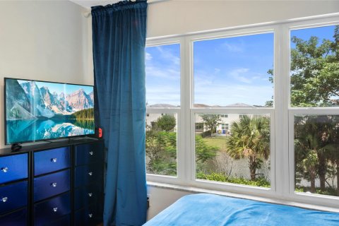 Condo in Deerfield Beach, Florida, 2 bedrooms  № 994302 - photo 9