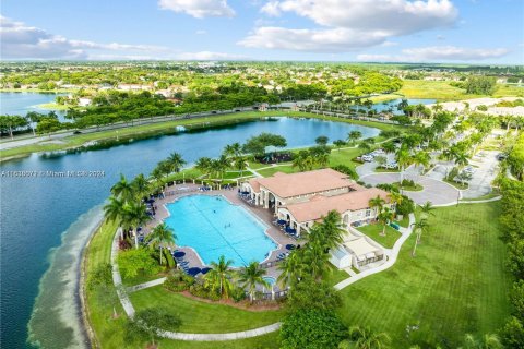 Condo in Cutler Bay, Florida, 2 bedrooms  № 1310057 - photo 15