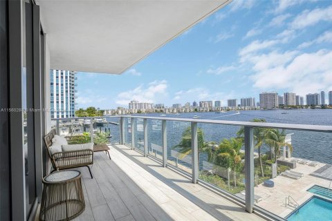 Condo in North Miami Beach, Florida, 3 bedrooms  № 1310056 - photo 27