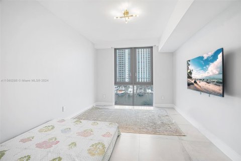 Condo in North Miami Beach, Florida, 3 bedrooms  № 1310056 - photo 23