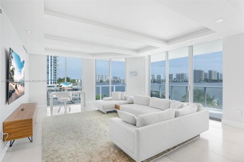 Condo in North Miami Beach, Florida, 3 bedrooms  № 1310056 - photo 4