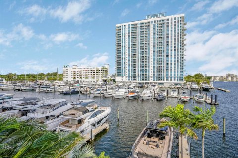 Condo in North Miami Beach, Florida, 3 bedrooms  № 1310056 - photo 26